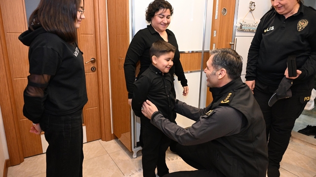 Emniyet Müdürü Aydın'dan, şehit polis memurunun oğluna doğum günü kutlaması