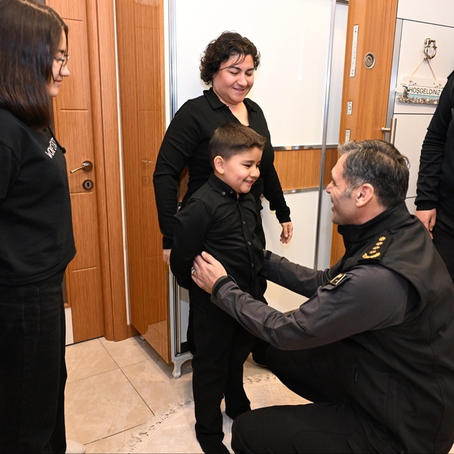 Emniyet Müdürü Aydın'dan, şehit polis memurunun oğluna doğum günü kutlaması
