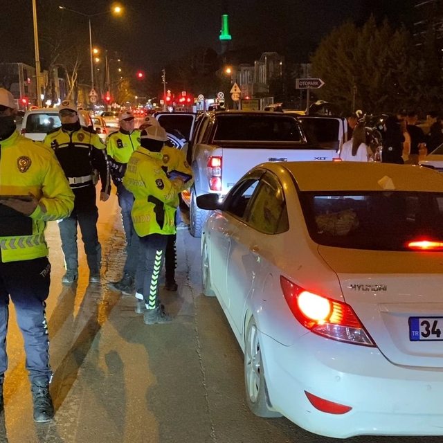 Bursa'da trafik denetlemesinde 25 sürücüye 448 bin TL  ceza