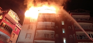 Apartmanın teras katı alevlere teslim oldu