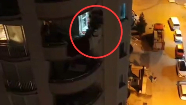 Annesiyle tartıştı, evi ve kendisini yakacağını söyledi; 3 saatte ikna edildi