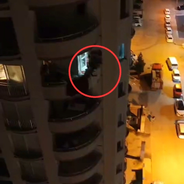 Annesiyle tartıştı, evi ve kendisini yakacağını söyledi; 3 saatte ikna edil...