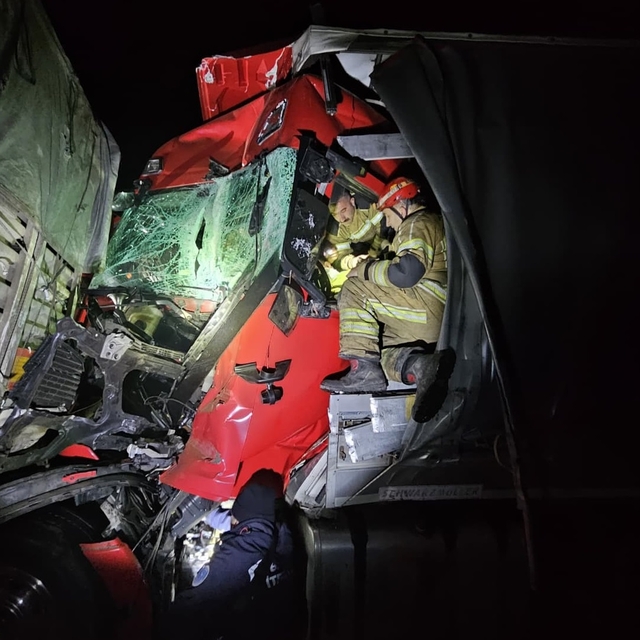 Bursa'da 2 TIR çarpıştı: 1 ölü