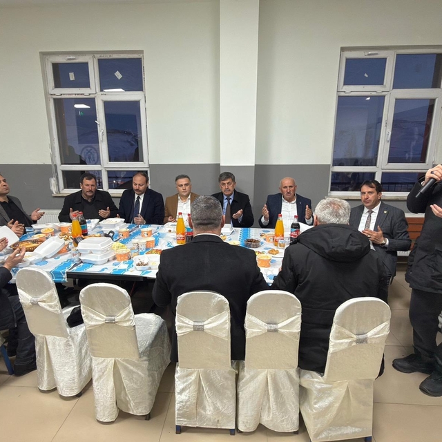 Otlukbeli'nde şehit yakınları, gaziler ve vatandaşlar iftar programında bul...
