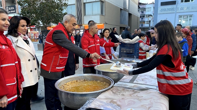 Kızılay'ın iftar çadırı Alaşehir'de dayanışmanın simgesi oldu