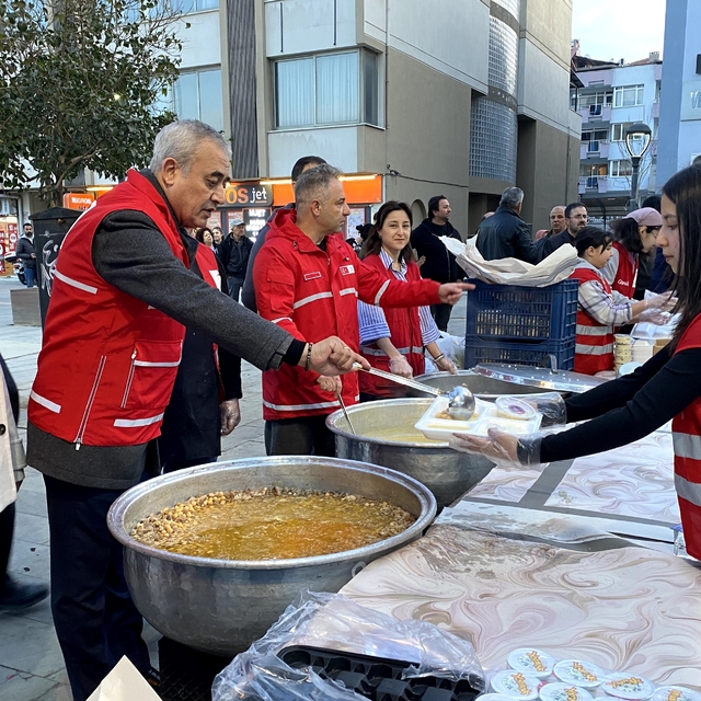 Kızılay'ın iftar çadırı Alaşehir'de dayanışmanın simgesi oldu