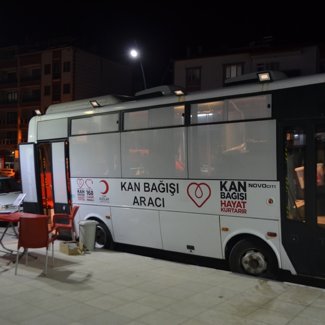 Selendi'de gece kan bağışı seferberliği