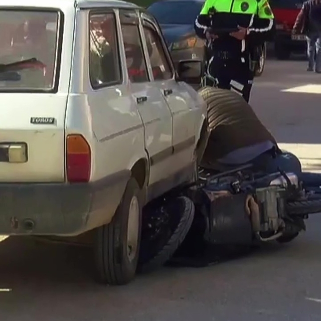 Otomobil ile motosiklet çarpıştı: 1 yaralı
