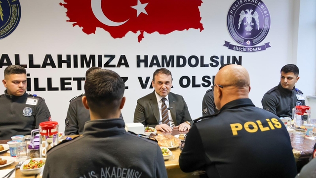 Bilecik Valisi Sözer, polis adaylarıyla iftarda buluştu