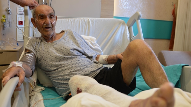 Tıkalı lavaboyu açmaya çalıştı, kimyasal yanıkla hastanelik oldu