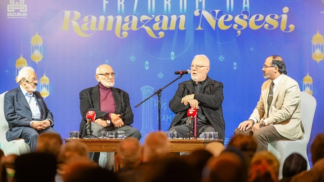 Tarihi mekanda "Medreseden Üniversiteye Erzurum'da İlim"  konuşuldu