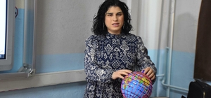 Görme engelli Seda öğretmenden 'Dünya parmaklarının ucunda' projesi