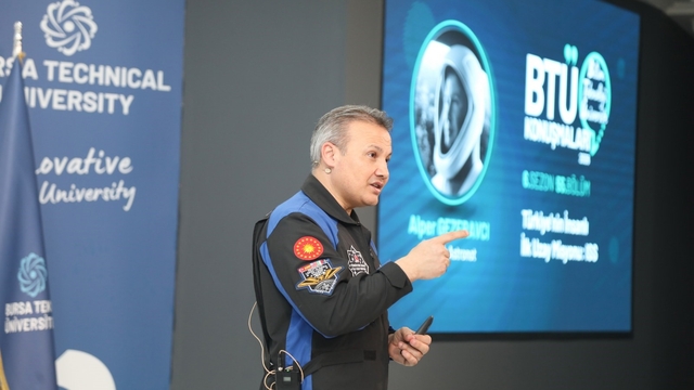 Türkiye'nin ilk astronotu Alper Gezeravcı BTÜ öğrencileriyle buluştu
Alper Gezeravcı BTÜ'de uzay yolculuğunu anlattı: "Bu bir başlangıç, hikâyeyi siz yazacaksınız"