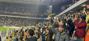 Depremzede gençler süper lig maçlarında moral buldu Gençler depremin yaralarını tribünde sardılar