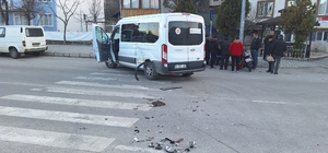 Çorum'da minibüs ile motosiklet çarpıştı: 1 yaralı