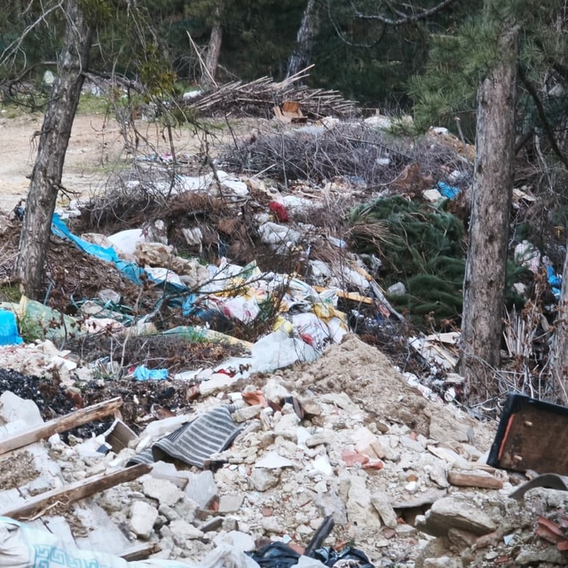 Doğanın kalbine çöp doldurdular