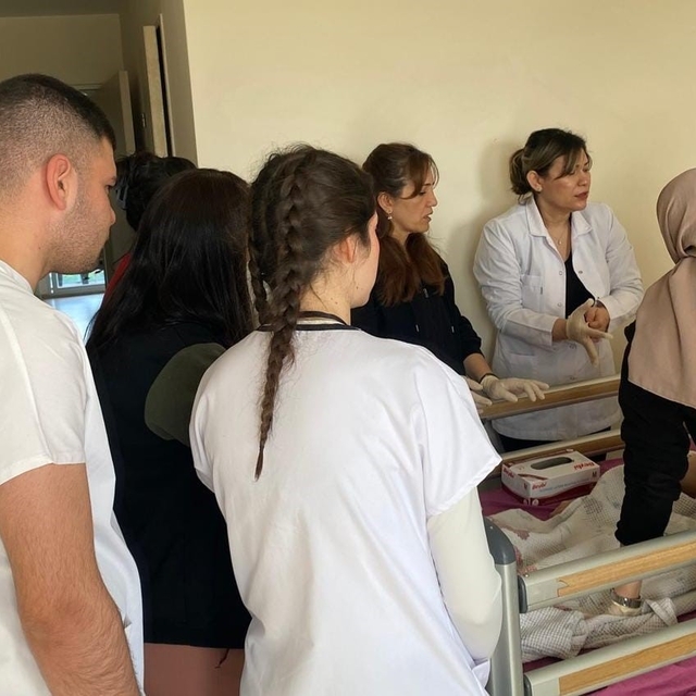 "Yara Bakımı Eğitimi" uygulamalı olarak yapıldı