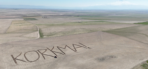 Aksaraylı çiftçi, tarlasına İstiklal Marşı'nın ilk kelimesi, 'Korkma' yazdı