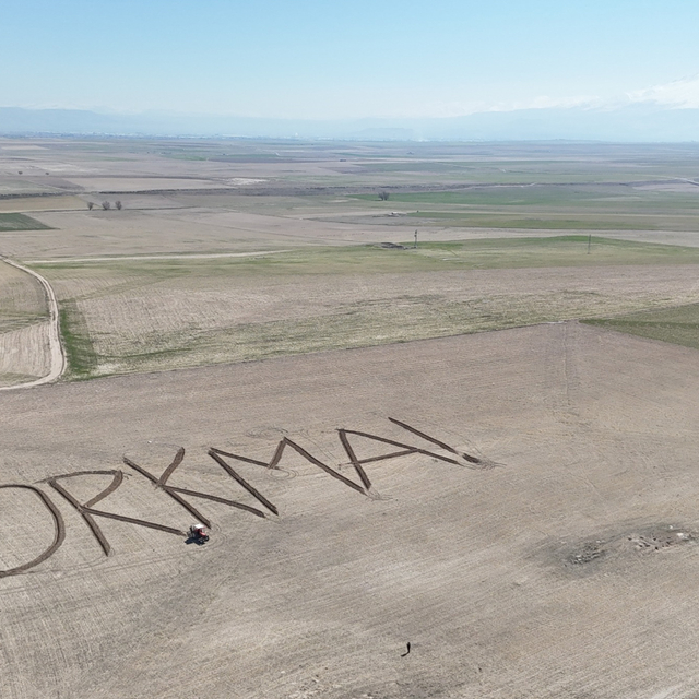 Aksaraylı çiftçi, tarlasına İstiklal Marşı'nın ilk kelimesi, 'Korkma' yazdı