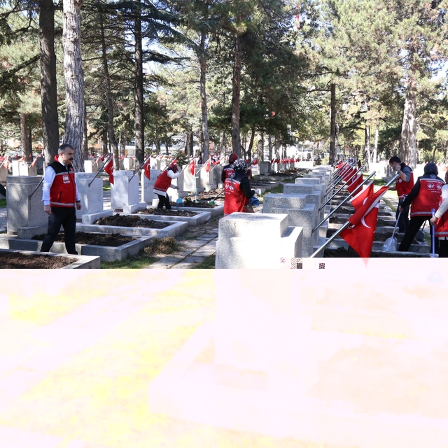 Şehit kabirleri bayram ve anma gününe hazır