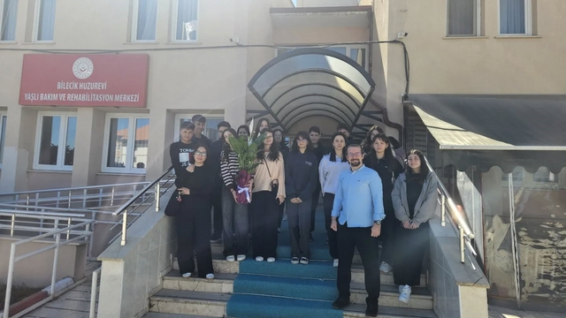 Söğüt Anadolu Lisesi öğrencileri huzurevi sakinleriyle bir araya geldi