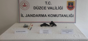 Aynı yöntemle evleri soyan 3 hırsız yakalandı
Jandarma 96 saatlik kamera ka...