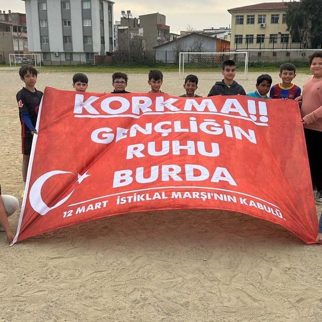 Bornovalı kursiyerlerden 'Korkma' mesajı