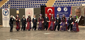 Muradiye'nin minik halk oyuncuları il birincisi oldu