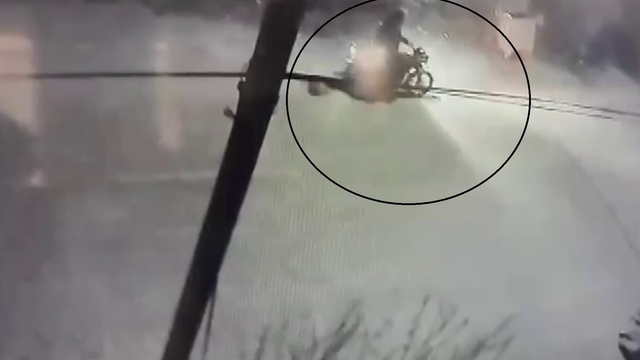 Motosikletle gelip, borçlusunun evine kurşun yağdırdı