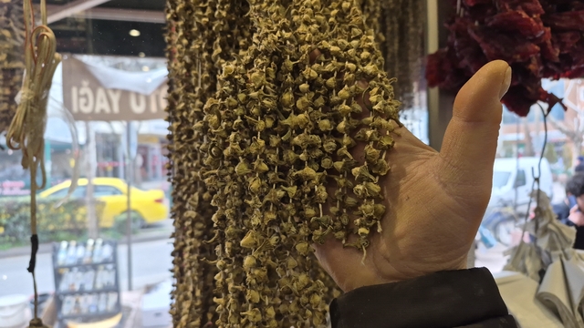 Fiyatıyla dikkat çeken kurutulmuş bamya 3 bin 500 TL'ye satılıyor