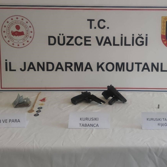 Aynı yöntemle evleri soyan 3 hırsız yakalandı
Jandarma 96 saatlik kamera ka...