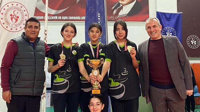 Köyceğiz Toparlar Ortaokulu Kız Takımı Floor Curling İl Şampiyonu oldu