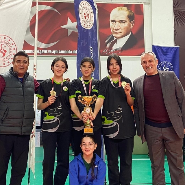 Köyceğiz Toparlar Ortaokulu Kız Takımı Floor Curling İl Şampiyonu oldu