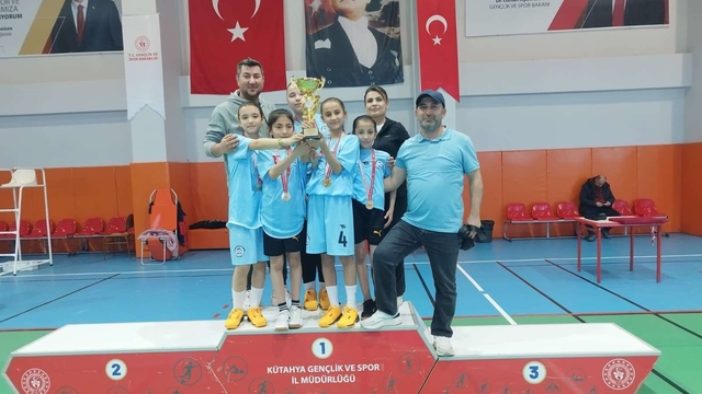 Hisarcık Şehitler Ortaokulu'nun badminton başarısı