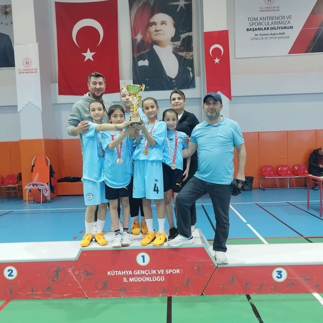 Hisarcık Şehitler Ortaokulu'nun badminton başarısı
