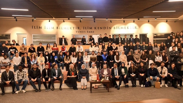 Gençlik ve Spor Bakan Yardımcısı Gürsoy, Eskişehir'de öğrencilerle buluştu