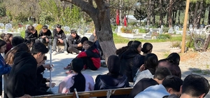 Bozyazı'da öğrencilerden şehitlere ziyaret