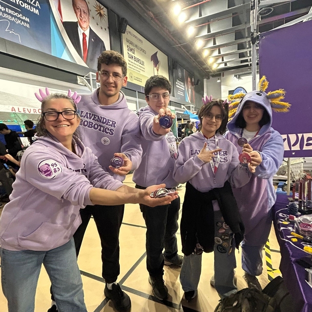 Manisa'da Lavender Robotics Takımı, FRC'de, Turknet altyapısı ile geleceği...
