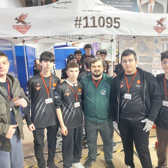 Gebze'nin Robotik Takımları Turknet'in Gigafiber'i ile desteklediği FRC'de