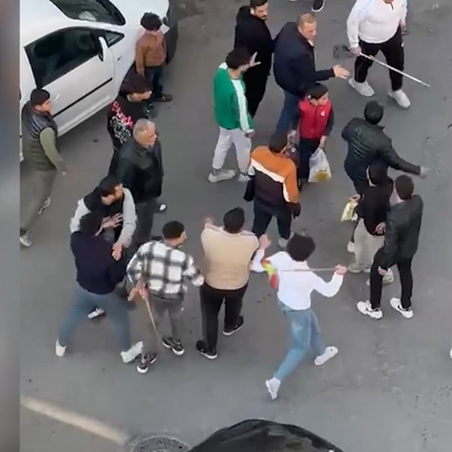 İki grup arasında yol ortasında kavga; 3 yaralı