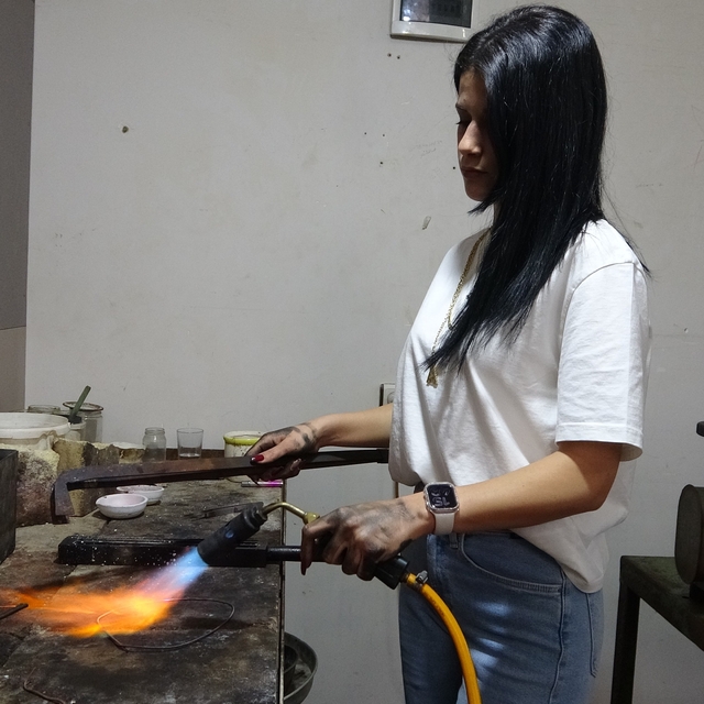 Ojeli tırnaklarıyla erkek egemen meslekte usta oldu