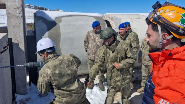 Bayburt'ta komandolara arama kurtarma eğitimi verildi