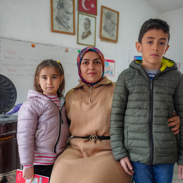 Havagül öğretmen ilk atandığı Diyarbakır'da iki öğrencisini geleceğe hazırl...