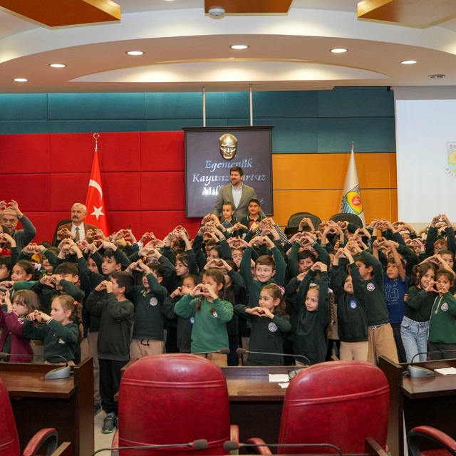 Tarsuslu minikler yerel yönetimleri yerinde öğrendi