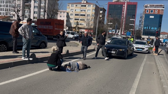 Tekirdağ'da korkutan kaza: Arabanın çarptığı yaya yere yığıldı