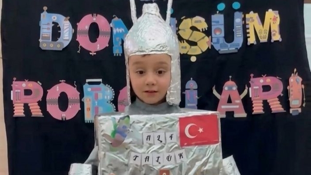 Aydıntepe'de geri dönüşüm malzemeleriyle robot defilesi yapıldı