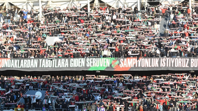 Karşıyaka çift cephede