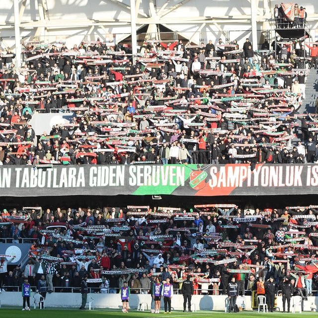 Karşıyaka çift cephede