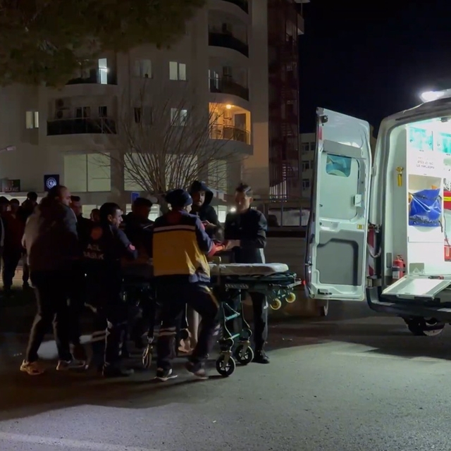 Kamyonetle çarpışan motosikletli yaralandı