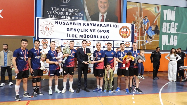 Nusaybin'de kurumlar arası voleybol turnuvası sona erdi